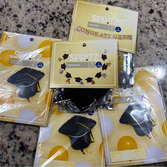 Graduation Party Decorations - Picture 1 of 4